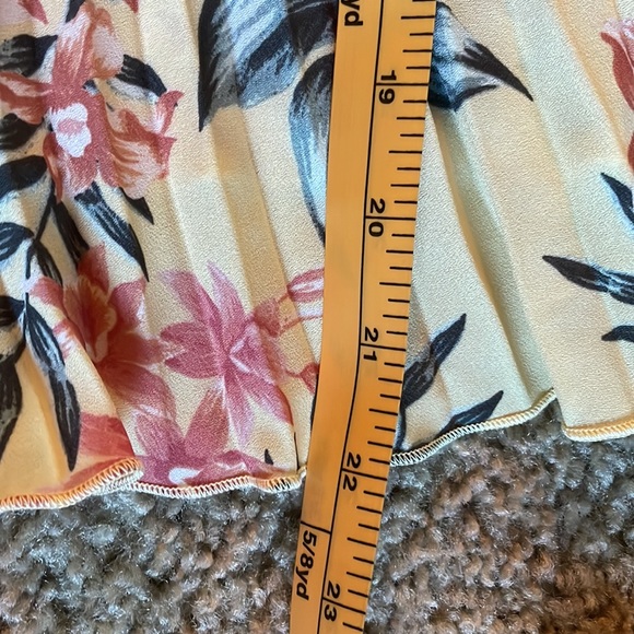 H&M pleated blouse - Picture 6 of 10